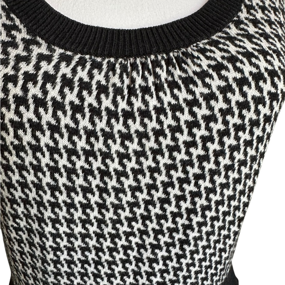 Guess Women's Black and White Sleeveless Top Size M - Picture 17 of 17